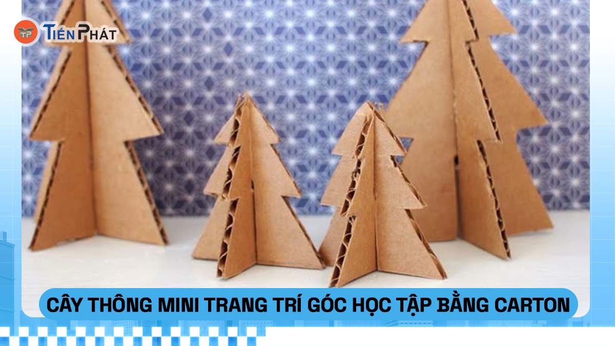 Cây thông mini trang trí góc học tập