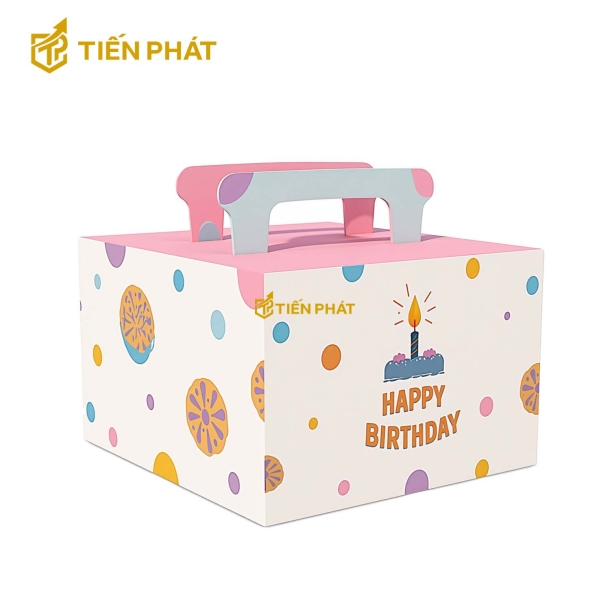 Hộp bánh sinh nhật vuông, màu kem, in hình cây nến và chữ "Happy Birthday"