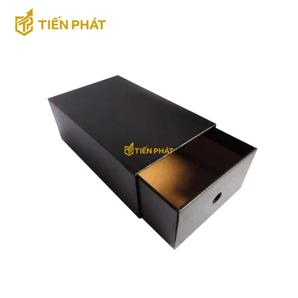 Hộp carton đen, nắp kéo, không họa tiết