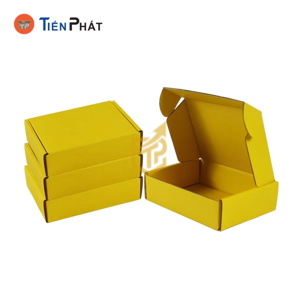 Hộp carton nắp gài màu vàng, không họa tiết