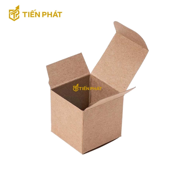Hộp carton vuông, màu nâu, nắp cài thủ công, không họa tiết