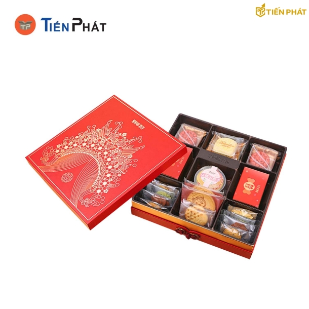 Hộp giấy đựng mứt Tết màu đỏ, họa tiết đơn giản