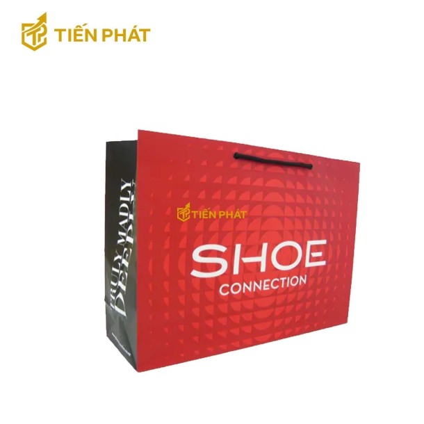 Túi giấy đựng giày, màu đỏ và đen, in chữ "Shoes Connection"