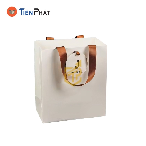Túi giấy đựng quần áo màu kem, in logo theo yêu cầu