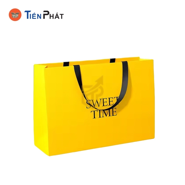Túi giấy đựng quần áo màu vàng, in logo theo yêu cầu